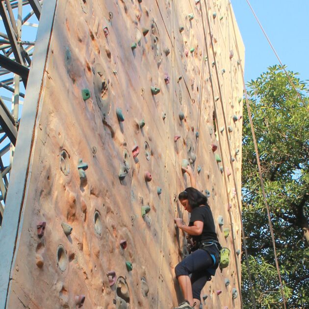 Rock_Climbing_Practice_On_Artificial_Rock_Wall_at_Indian_Mountaineering_Foundation,Delhi